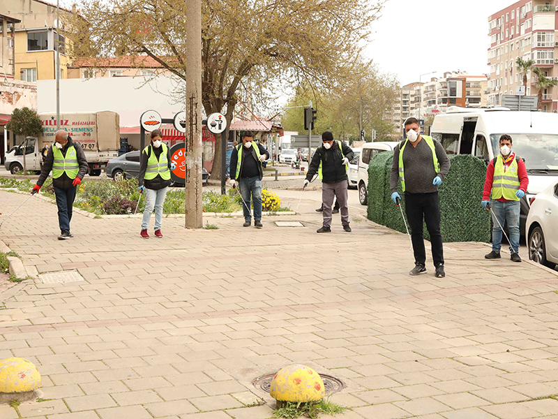 Bayraklı\'da dezenfekte seferberliği sürüyor